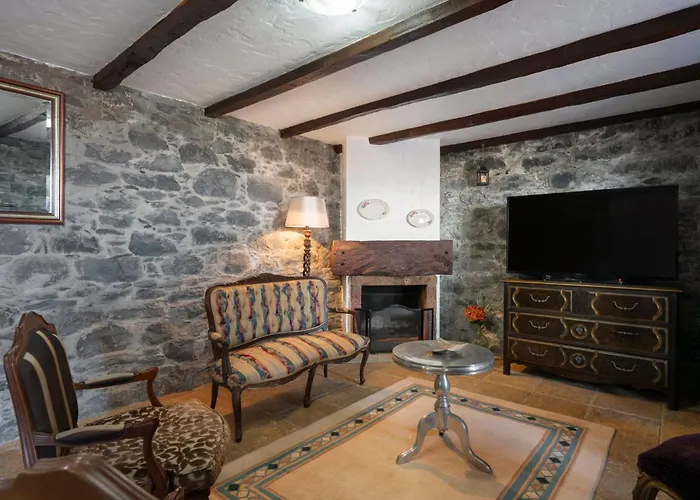 Roque By An Island *